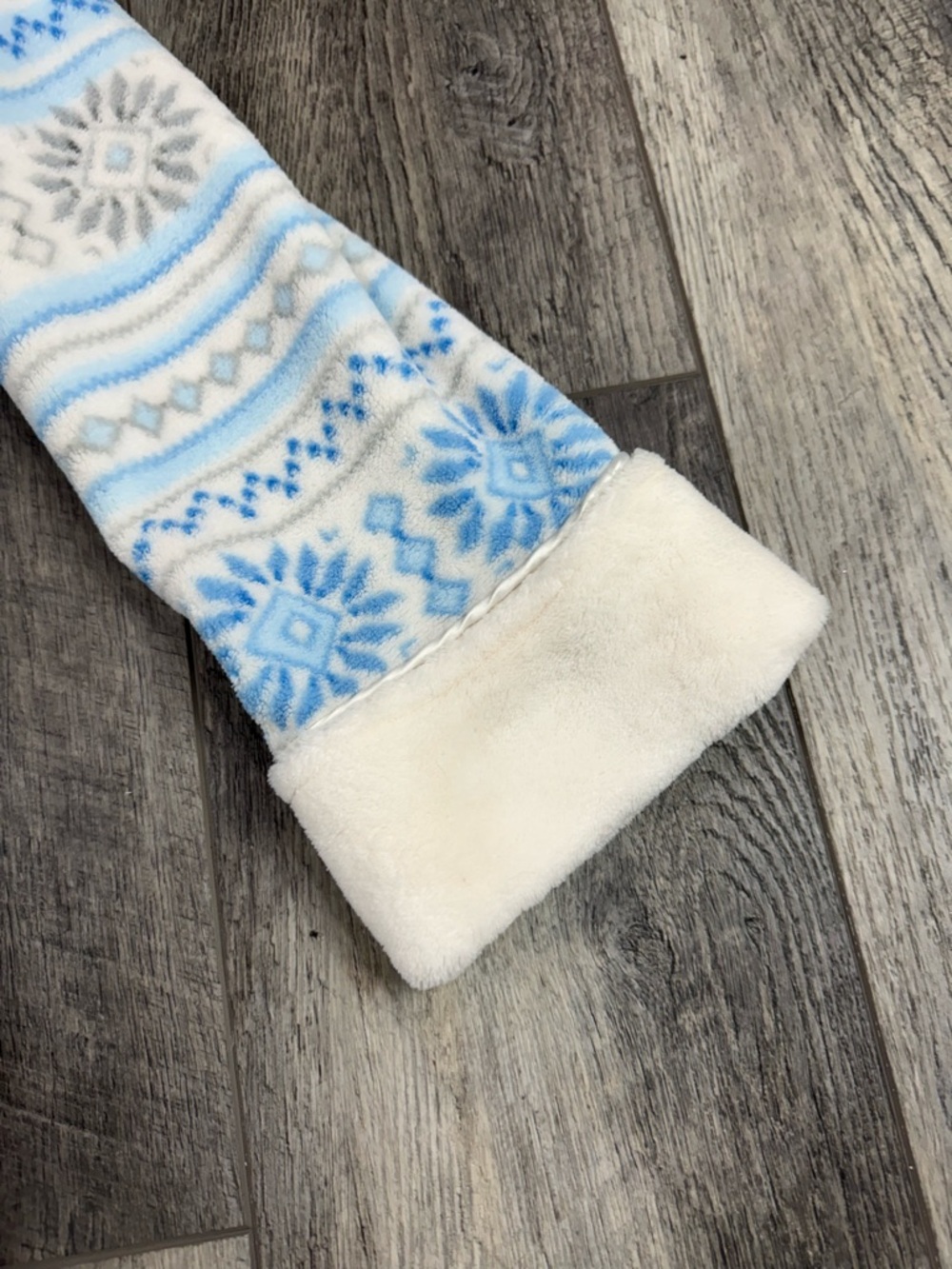 Chaos Blue/White Fuzzy Robe‎ - Picture 7 of 11